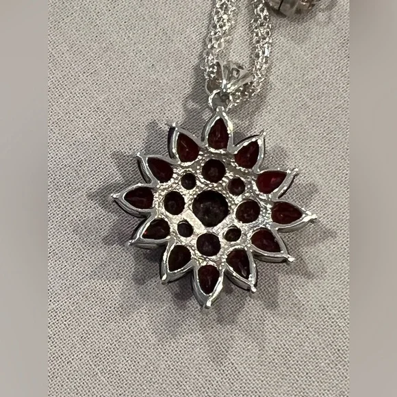 Sterling 13.50 Ct tw Garnet Cluster pendant w/18” magnetic clasp chain. - Picture 6 of 9